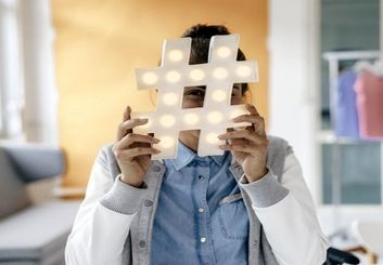 آموزش پنهان کردن هشتگ‌ها و توضیحات پست‌ها در اینستاگرام