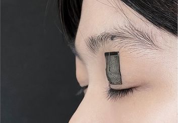 سنجش میزان خستگی با گجتی که روی پلک قرار می‌گیرد